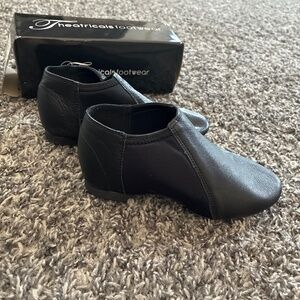Kids jazz shoes